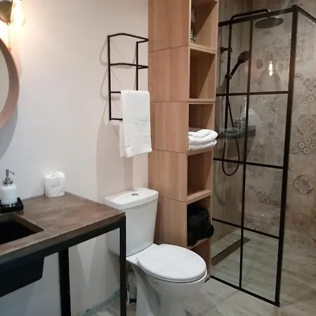 Rum i privatbostad Luxury En-suite With King 5ft Bed - Bedroom Only *