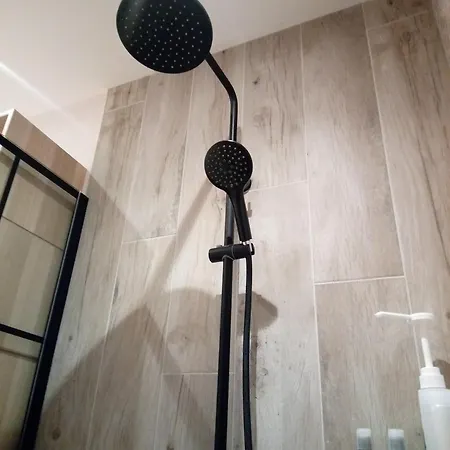 Luxury En-suite With King 5ft Bed - Bedroom Only 홈스테이