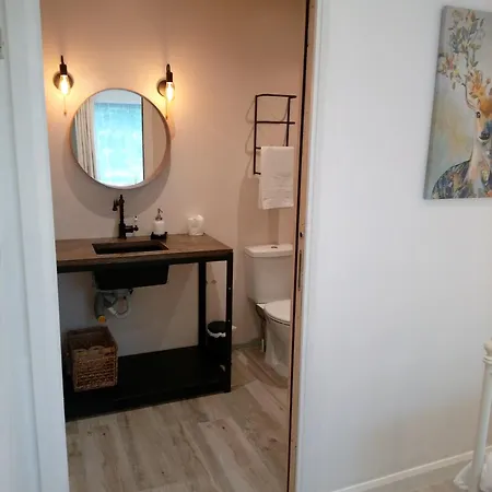 Luxury En-suite With King 5ft Bed - Bedroom Only *